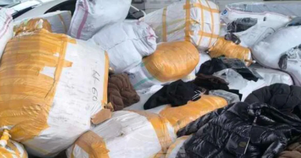 Митничари спряха 11 125 дрехи и обувки със знаци на известни марки