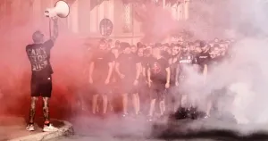 Фенове на ЦСКА и Лудогорец си размениха удари преди мача