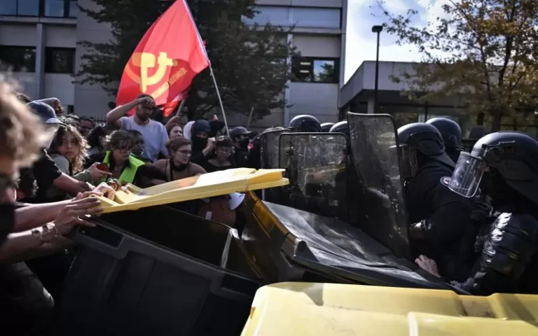 Над 5000 са задържаните на протестите във Франция