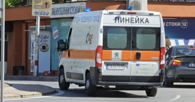 Двама мъже са откарани в болница след катастрофа край Симитли