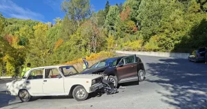 Сблъсък на завой край Смолян затрудни пътя към Девин