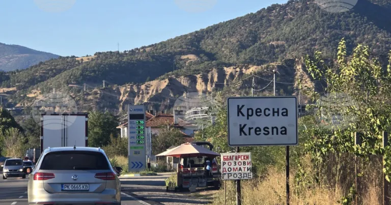 След катастрофата с петима пострадали пътят през дефилето е отворен След катастрофата с петима пострадали пътят през дефилето е отворен