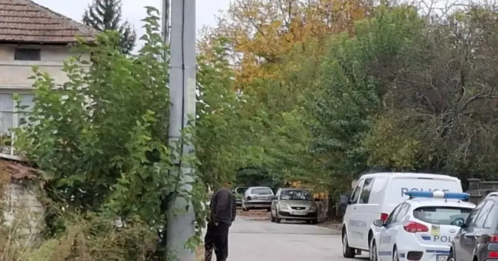 Катастрофа в Димитровград разкри тяло в багажник, задържани са майка и син