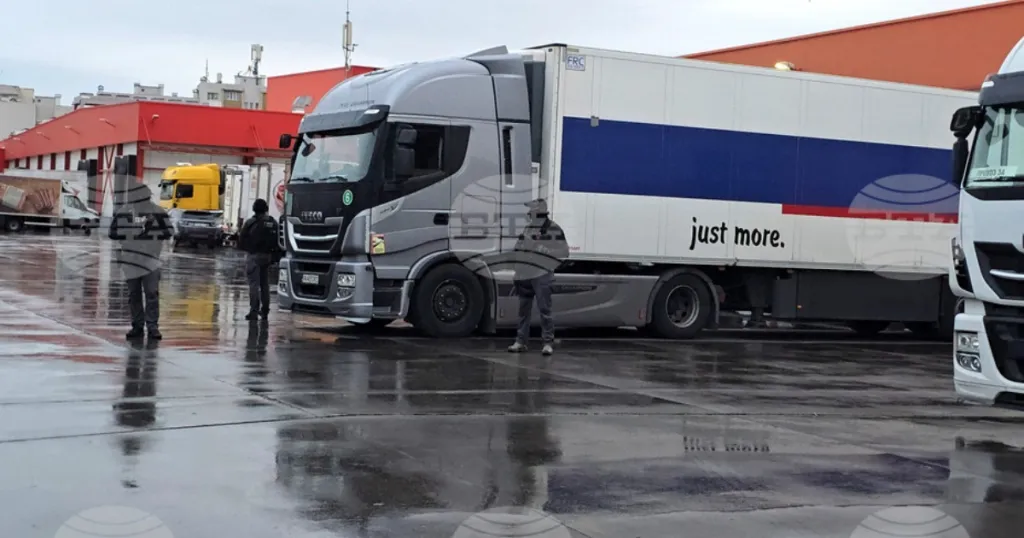 Прокуратурата поиска съдът да задържи двамата шофьори с наркотици в камионите