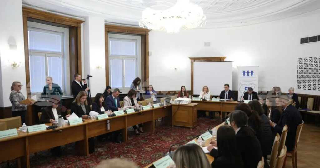 Докладът дава 3,28 за грижата за децата и отчита разпокъсани политики