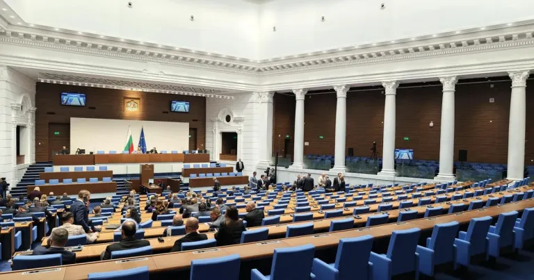Радев и Демерджиев ще бъдат изслушани за палежа и помилванията Радев и Демерджиев ще бъдат изслушани за палежа и помилванията