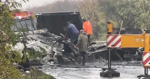 Прокуратурата проверява камион с изтекъл технически преглед след катастрофата край Масларево Прокуратурата проверява камион с изтекъл технически преглед след катастрофата край Масларево