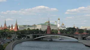 Песков потвърди енергийни разговори със САЩ, но не коментира активите на „Лукойл“