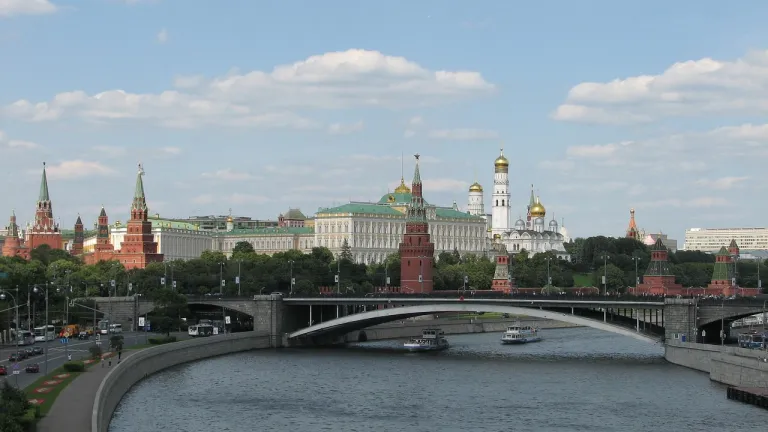 Песков потвърди енергийни разговори със САЩ, но не коментира активите на „Лукойл“