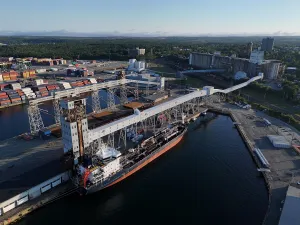 Киев обмисля германски пристанища за допълнителен износ на зърно