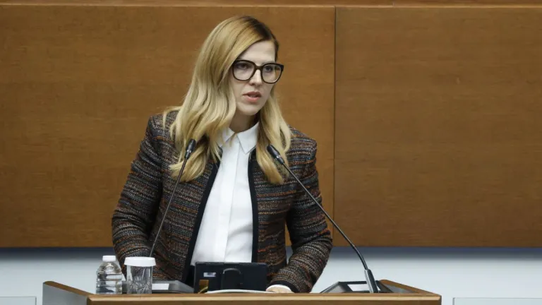 Петрова отхвърли разговори за промяна на условията пред Северна Македония