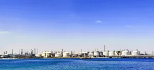 Руски дронове оставиха части от Киев без ток и подпалиха нефтобаза