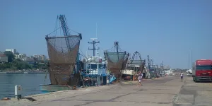 Кораб потъва край Констанца след удар от дрон, има ранени