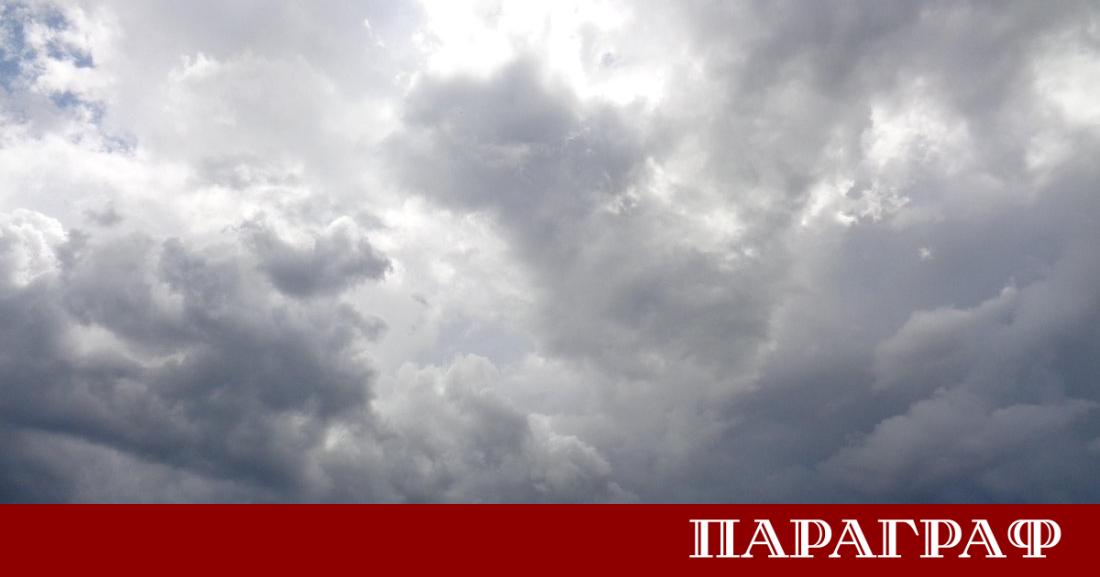 Времето над страната в петък остава изключително динамично разделяйки България