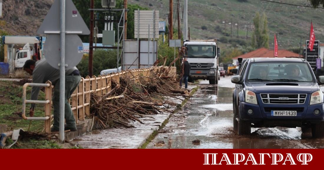 Силни бури и поройни дъждове причиниха значителни щети и наводнения
