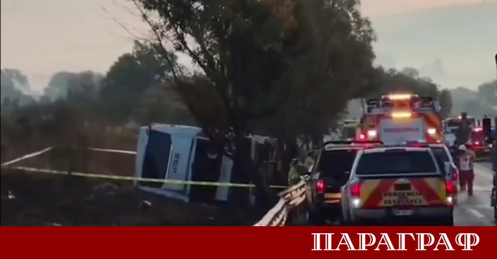 Най малко 10 души загинаха при тежка автобусна катастрофа в събота