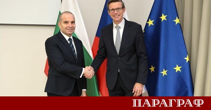 Вицепремиерът и министър на транспорта Гроздан Караджов се срещна с