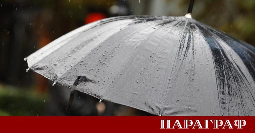 Значителни валежи обхващат цяла България като метеоролозите издадоха предупреждения от