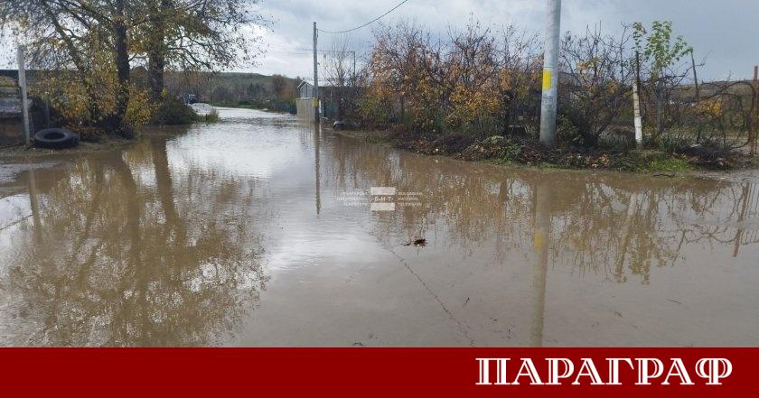 Обилните валежи в Югозападна България продължават да създават критична обстановка