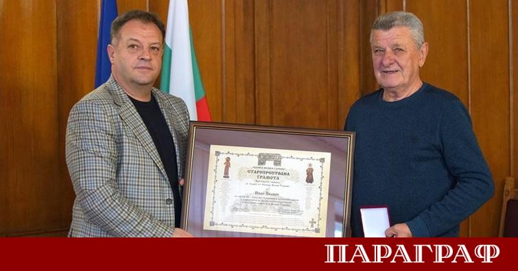 Кметът на Велико Търново Даниел Панов отличи Иван Иванов –