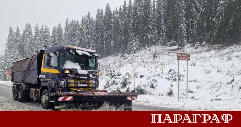 Пампорово осъмна със снежна покривка от 10 сантиметра съобщиха от
