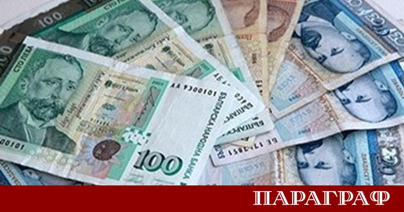 Коментар на седмицата №3 разглежда дългогодишната неравнопоставеност между държавните служители