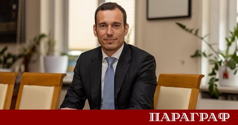 Кметът на София Васил Терзиев отложи запалването на коледната елха