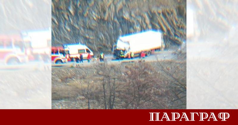 Фатален инцидент разтърси Габрово Тежка катастрофа между бус и камион