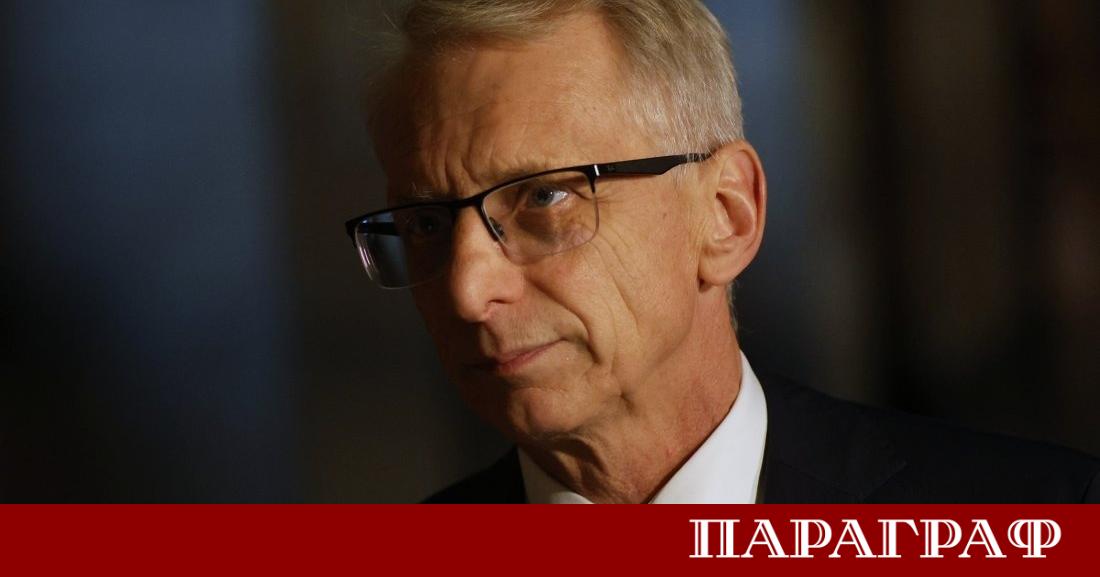 Организираните провокации с маски и бомбички не успяха да подменят