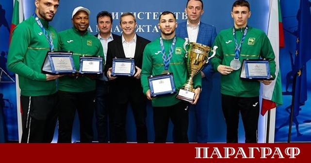 Министърът на младежта и спорта Иван Пешев награди българските медалисти