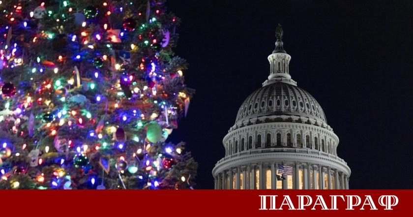 Традиционното запалване на светлините на коледната елха на Капитолия във