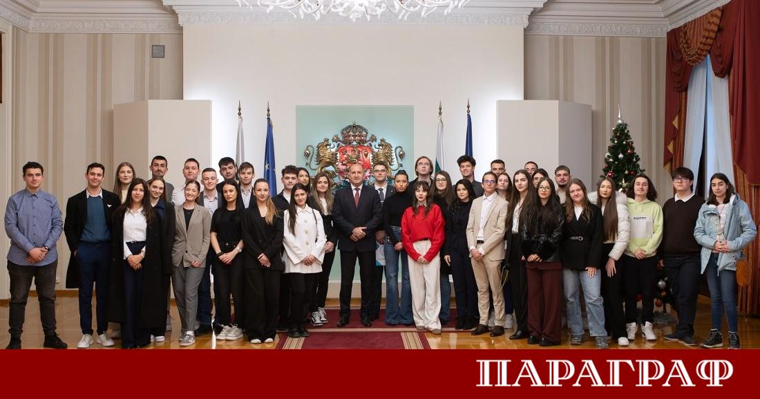 Президентът Румен Радев се срещна със студенти от Университета за