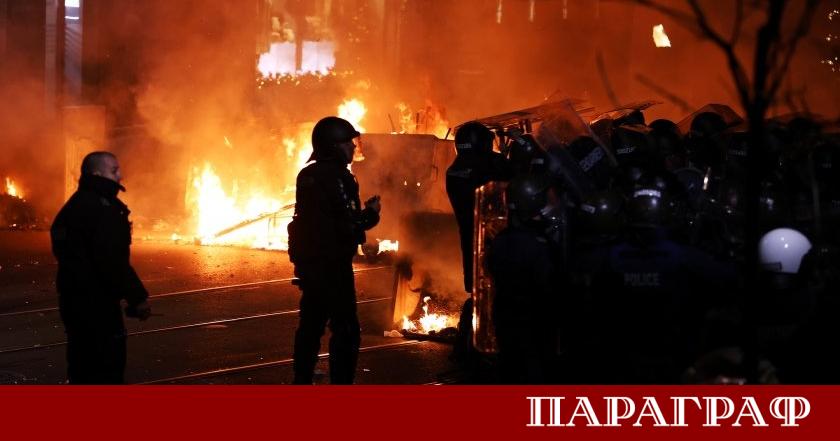 Десетима от задържаните по време на безредиците в центъра на