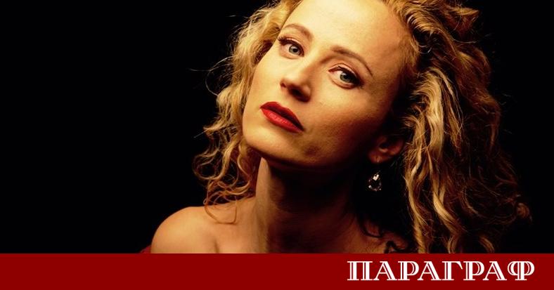 Деси Добрева позната с мощния си глас и активна обществена