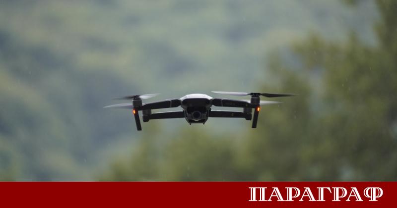 Неидентифицирани дронове са забелязани в близост до траекторията на полета