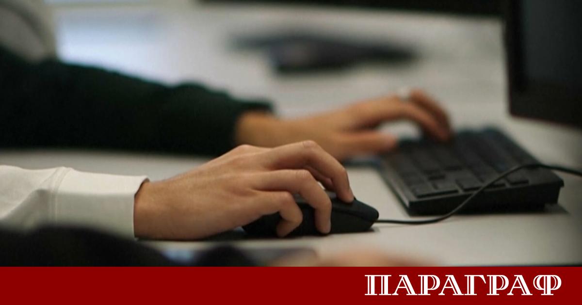Гърция се намира на кръстопът в дигиталната война където Изтокът