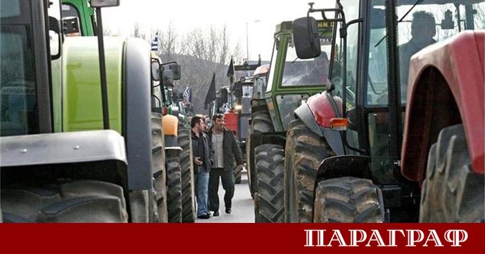Гръцката полиция е използвала сълзотворен газ срещу протестиращи фермери в