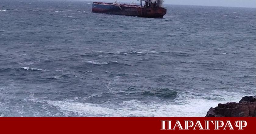 Изоставеният танкер край Ахтопол остава неосветен Корабът е бил поразен