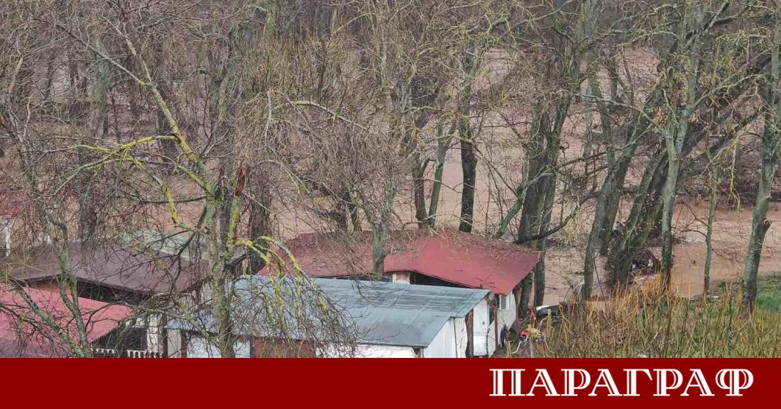 Продължителни и интензивни валежи предизвикаха локални наводнения в къмпинг Арапя