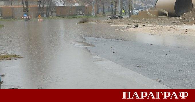 Продължителни дъждове засегнаха Пловдив и региона причинявайки значителни проблеми Наводнени