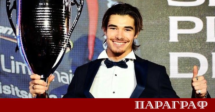 Българският пилот Никола Цолов получи купата си за второ място