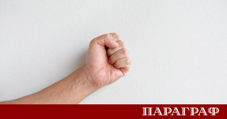 Непълнолетно момче е станало жертва на нападение и побой на