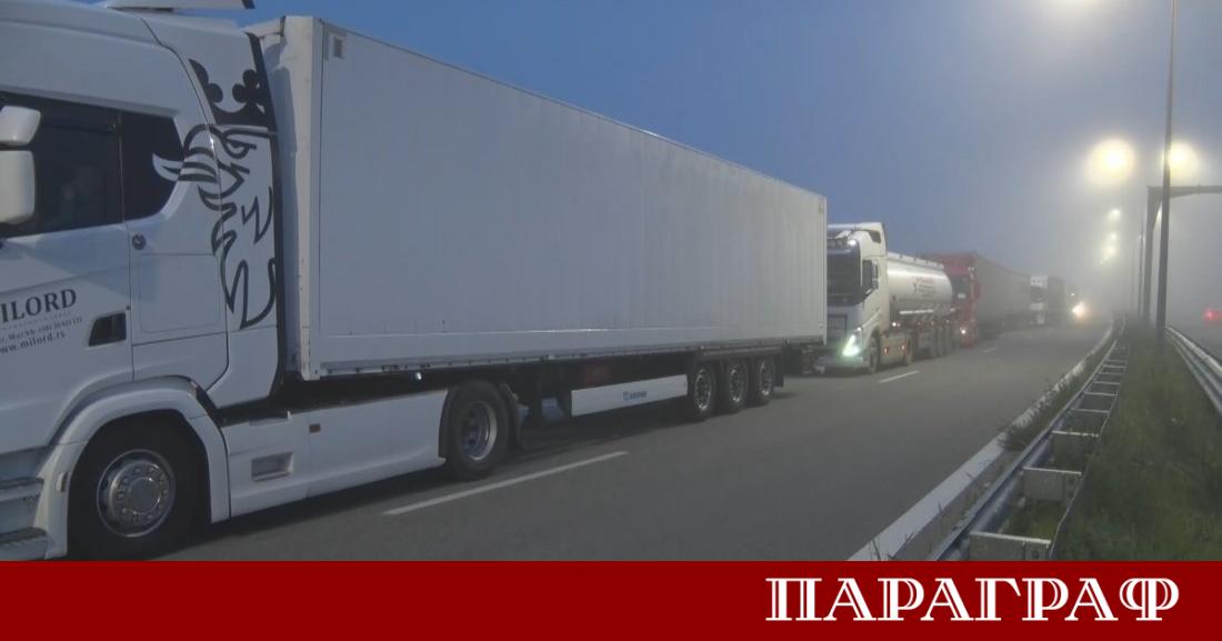 Към края на годината магистрала Марица беше блокирана от близо