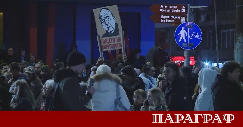 На 10 декември 2025 г протести за оставка на правителството