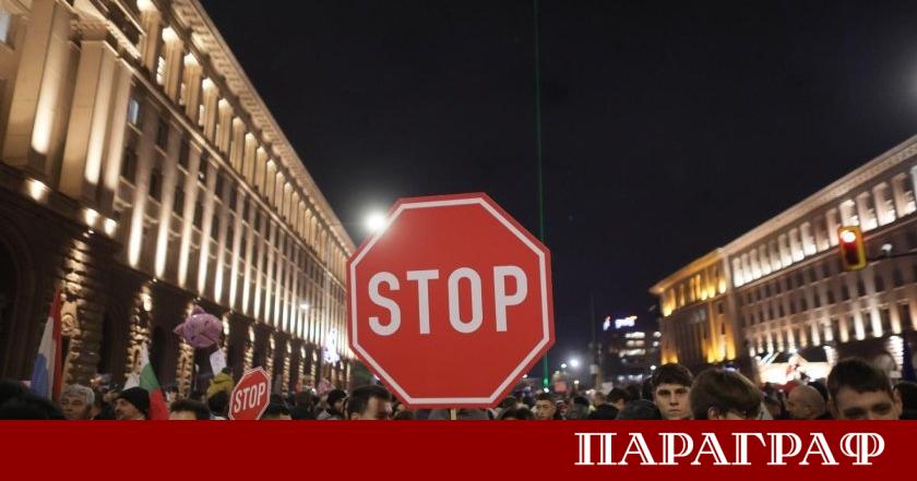 Хиляди граждани излязоха на протест в София и над 20