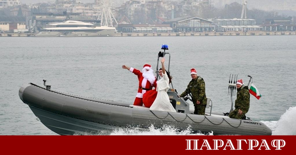 Дядо Коледа и Снежанка направиха нестандартно пристигане във Военноморска база