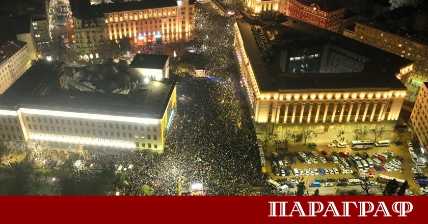Хиляди граждани се събраха в центъра на София за да