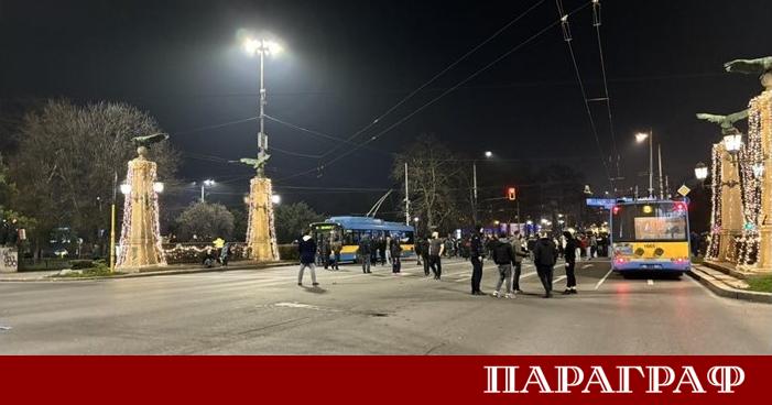 Площад Орлов мост и бул Цариградско шосе останаха блокирани в