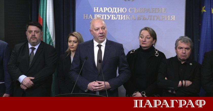 Министър председателят Росен Желязков депозира оставката на ръководения от него