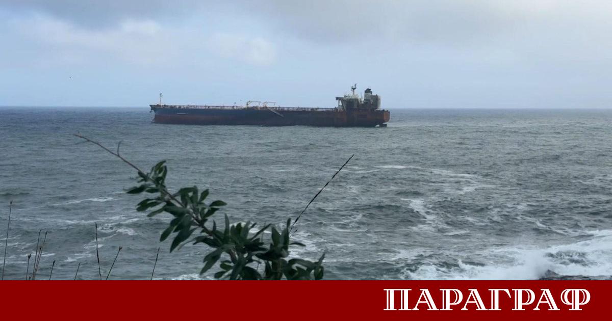 Операцията по изтегляне на повредения танкер Кайрос от бреговете на